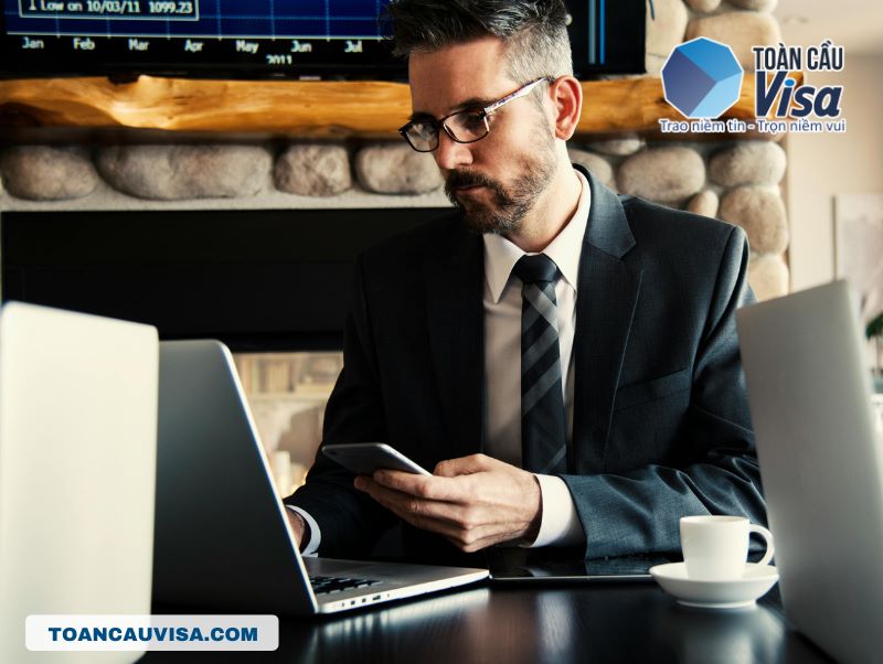 Việc kiểm tra định kỳ sẽ giúp bạn chủ động trong toàn bộ quá trình xin visa định cư Mỹ, giảm rủi ro bị chậm trễ hoặc bỏ lỡ thông báo quan trọng.
