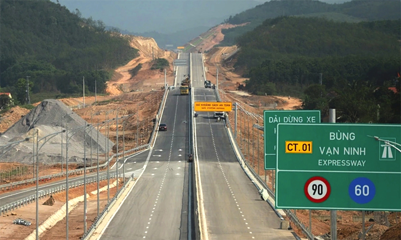 Dự án thành phần Bùng-Vạn Ninh vừa thông xe vào dịp 30/4.