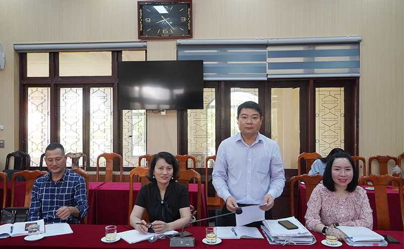 Đại biểu trao đổi ý kiến tại buổi công bố.                                       