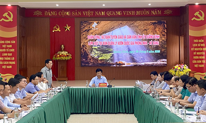 Quang cảnh buổi làm việc.