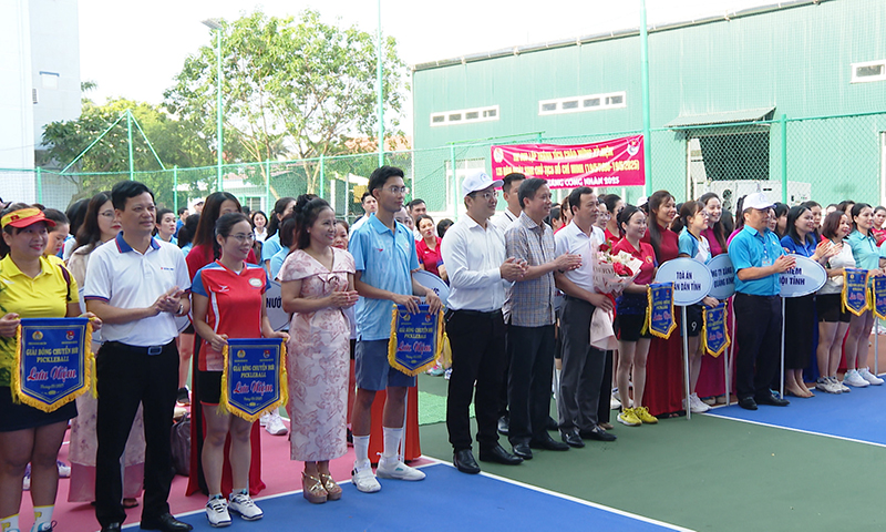Quang cảnh lễ khai mạc.