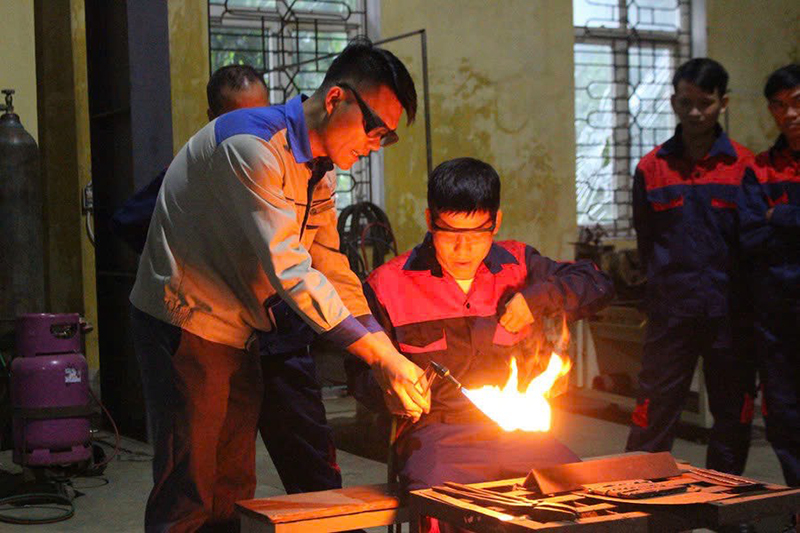 Lớp đào tạo nghề ngắn hạn miễn phí do Quỹ Minh Đức (Công ty FHS) phối hợp với các trường dạy nghề trên địa bàn tổ chức.