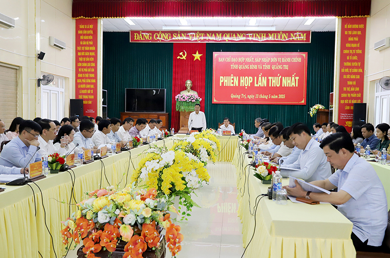 Toàn cảnh phiên hợp thứ nhất.