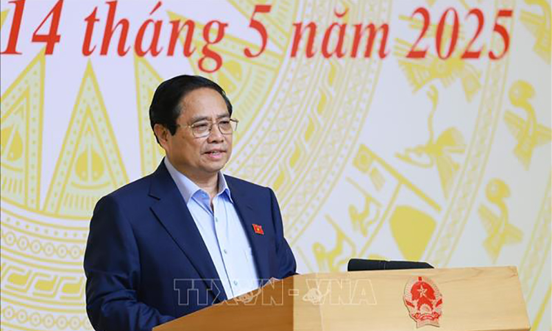 Thủ tướng Phạm Minh Chính chủ trì cuộc họp về công tác chống buôn lậu, gian lận thương mại, hàng giả. Ảnh: Dương Giang/TTXVN