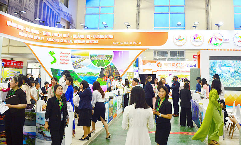 Quảng Bình-Quảng Trị thuộc khối liên kết “Miền di sản diệu kỳ” tham gia gian hàng quảng bá du lịch địa phương tại các hội chợ du lịch.