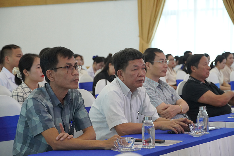 Các đại biểu dự lễ phát động.