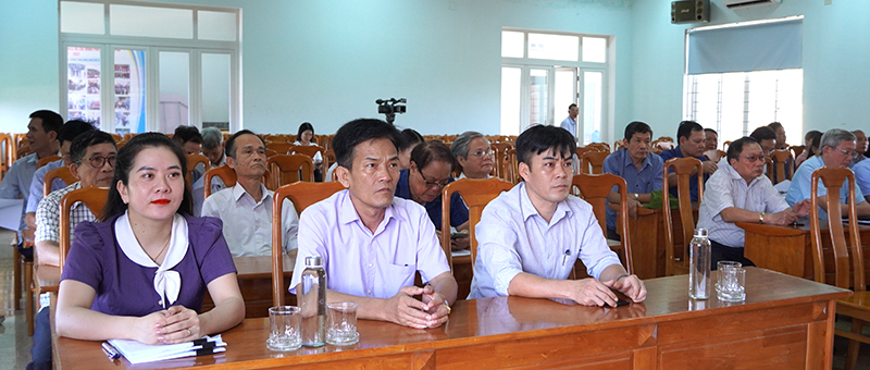 Các đại biểu dự hội nghị.