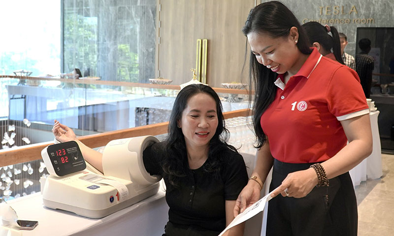  Các đại biểu tham quan khu vực booth mô phỏng hành trình 5Đ VSH/VNHA 2024