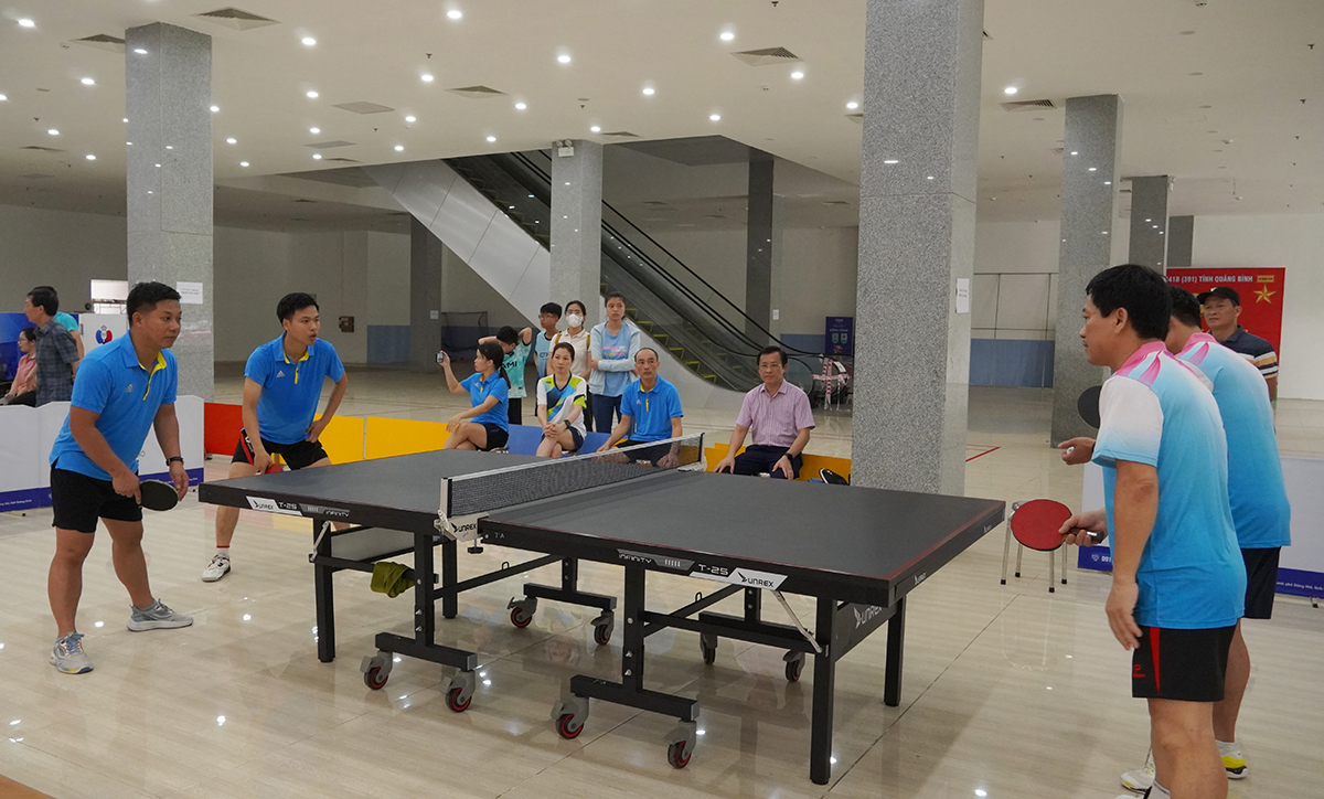Các vận động viên tranh tài ở nội dung đôi nam