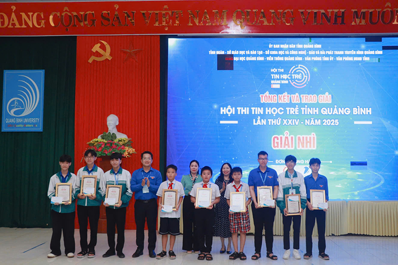 ...trao giải nhì
