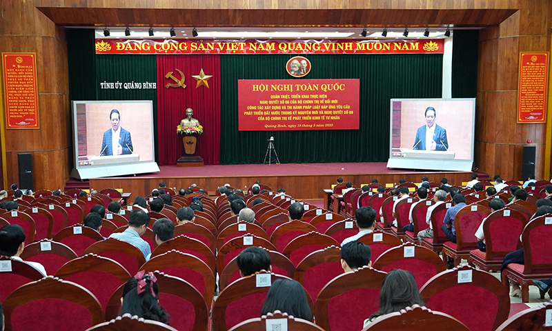 Quang cảnh hội nghị tại điểm cầu Tỉnh ủy Quảng Bình.