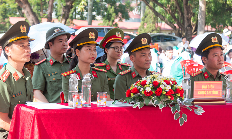Các đại biểu tham gia Ngày hội.