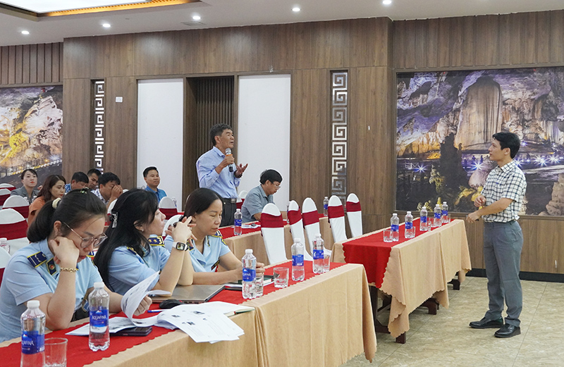 Học viên trao đổi về một số vấn đề trong quá trình triển khai, thực hiện tại đơn vị.