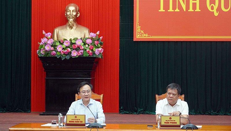 Các đồng chí: Trần Phong, Bí thư Tỉnh ủy, Chủ tịch UBND tỉnh, Trưởng Ban Chỉ đạo; Hoàng Xuân Tân, Tỉnh ủy viên, Phó Chủ tịch UBND tỉnh, Phó Trưởng ban thường trực Ban Chỉ đạo điều hành phiên họp