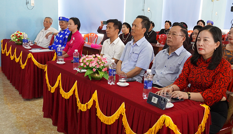 Các đại biểu tham dự lễ bế giảng.