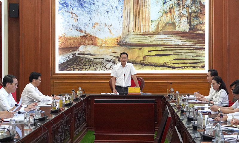 Đồng chí Bí thư Tỉnh ủy, Trưởng BCĐ Lê Ngọc Quang phát biểu kết luận tại phiên họp.