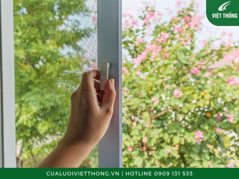 Cửa lưới chống muỗi Việt Thống mang lại không gian sống thoáng đãng và an toàn cho gia đình.