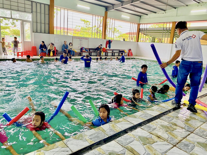 Nâng cao kỹ năng bơi an toàn góp phần hạn chế tình trạng đuối nước ở trẻ em.