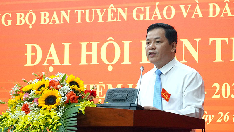 Đồng chí Trần Ngọc Ánh, Bí thư Đảng ủy, Phó Trưởng ban TG và DV Tỉnh ủy trình bày diễn văn khai mạc Đại hội
