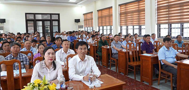 Các đại biểu và học viên tham dự khai giảng.
