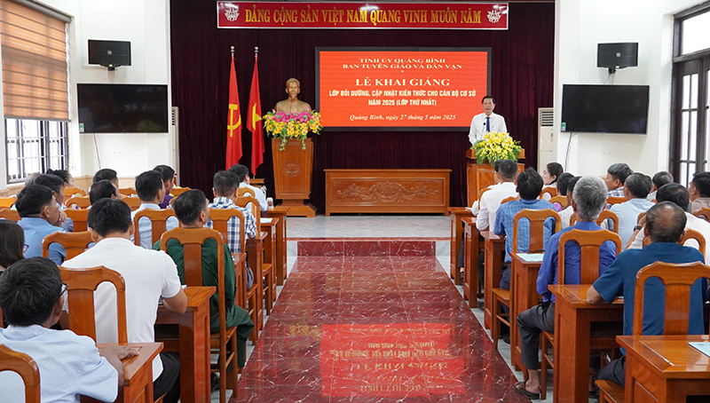 Quang cảnh lễ khai giảng.
