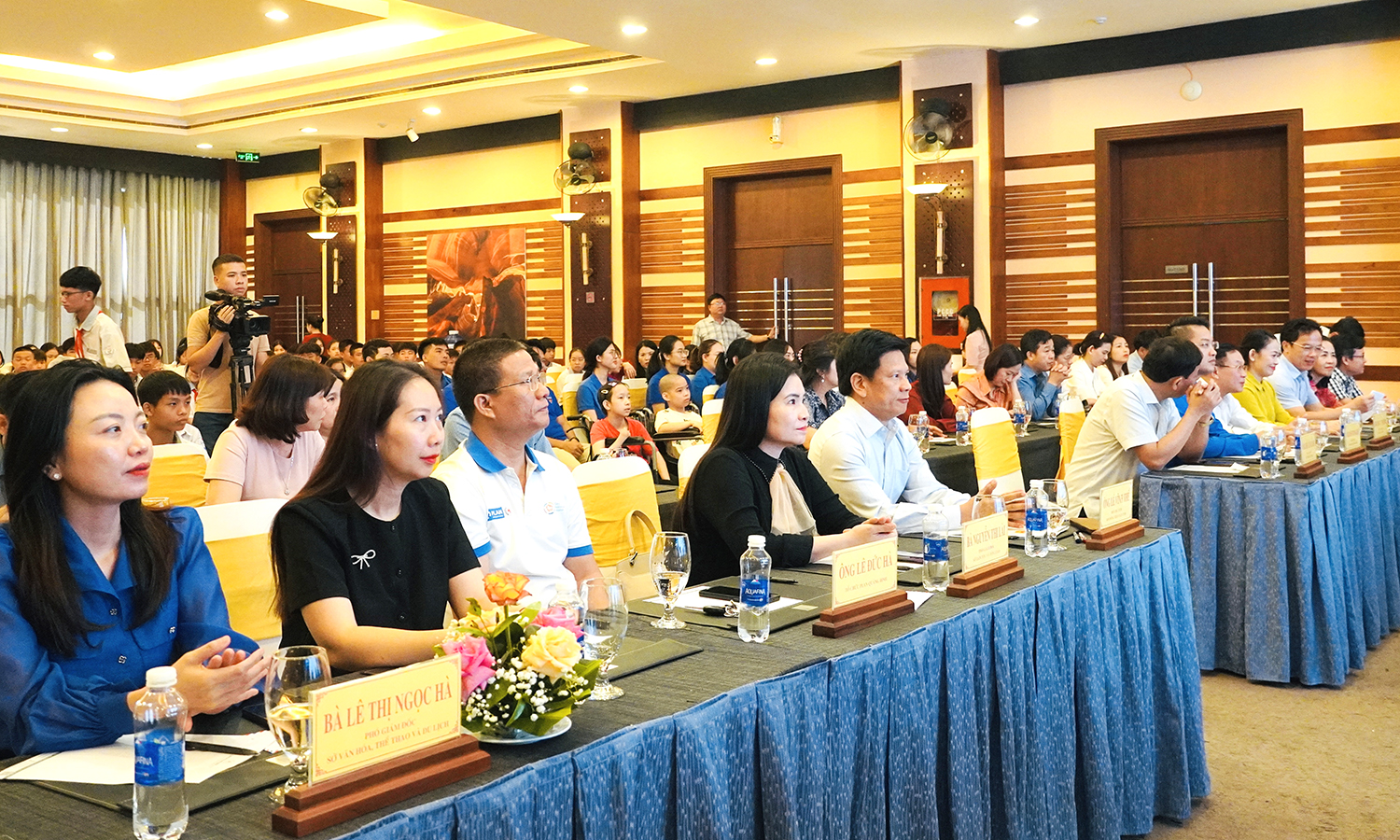 Các đại biểu tham dự lễ phát động.