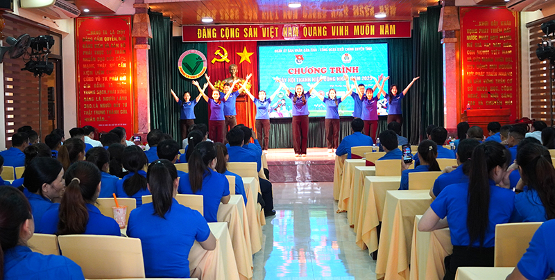 Quang cảnh ngày hội.