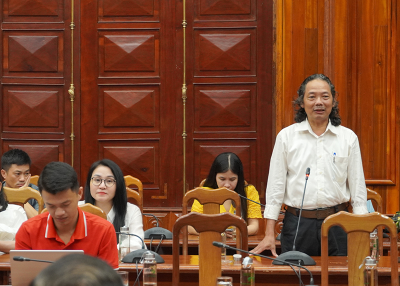 Đại diện các cơ quan thông tấn, báo chí trao đổi một số vấn đề được dư luận xã hội quan tâm.