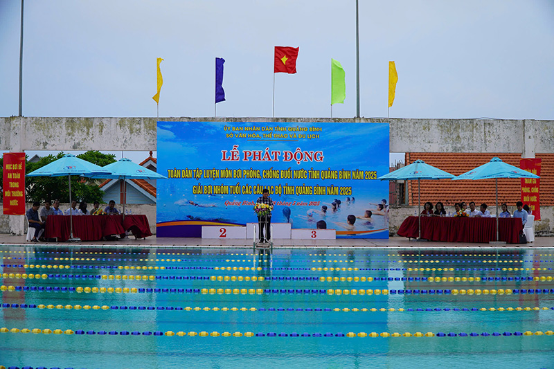 Quang cảnh lễ phát động.