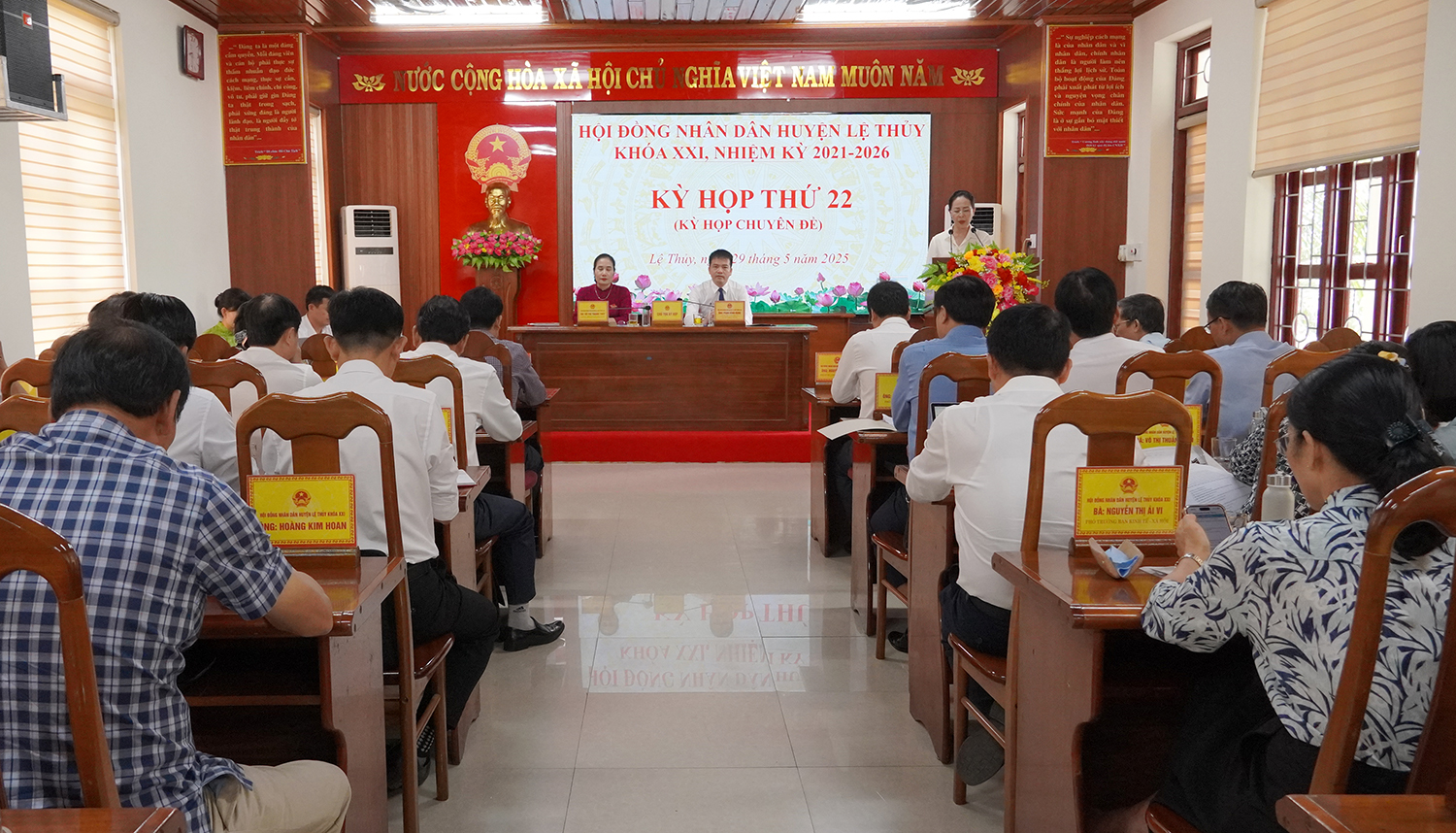 Quang cảnh kỳ họp.