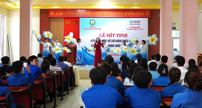 Quang cảnh lễ mít tinh.