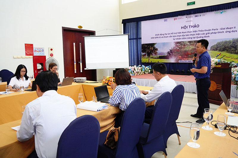 Các đại biểu tham vấn tại hội thảo