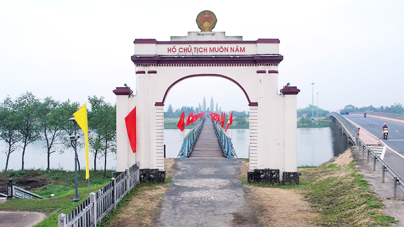 Cầu Hiền Lương nơi đón tiếp cũng như đưa tiễn đồng bào Quảng Trị hồi hương khi Kế hoạch K15 hoàn thành  sứ mệnh lịch sử.