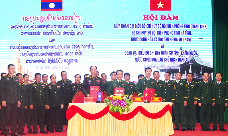 Lãnh đạo 3 đơn vị ký kết Biên bản hội đàm năm 2025.