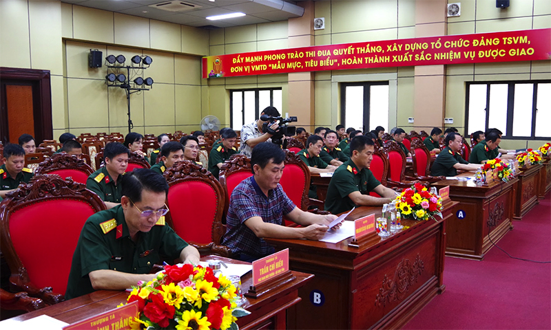 Các đại biểu dự hội nghị.