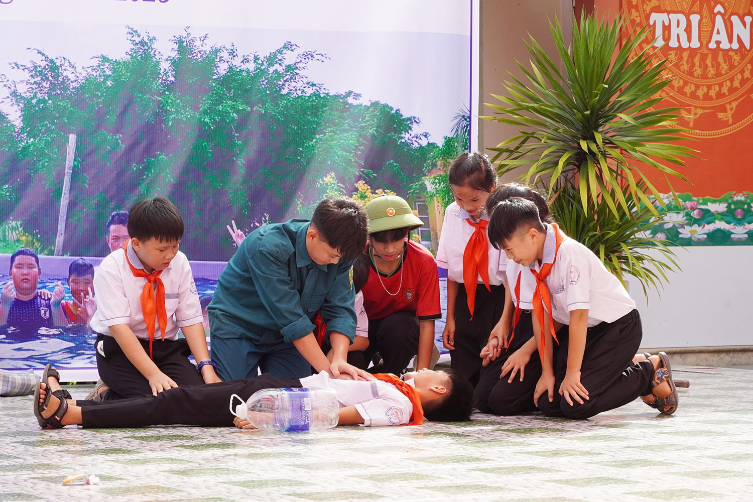 Tiểu phẩm truyền thông về phòng, chống đuối nước do các em học sinh Trường THCS Phong Hóa thực hiện.