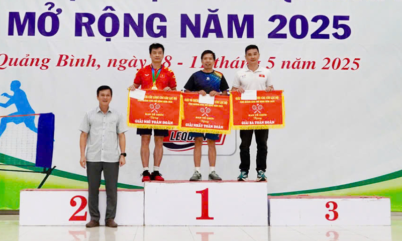 CLB cầu lông Phú Xuân 1 giành giải nhất toàn đoàn.