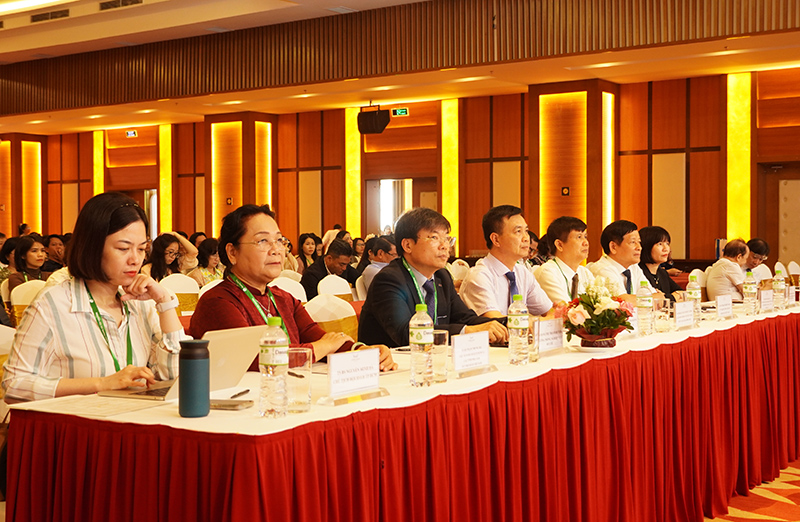 Các đại biểu dự hội nghị.