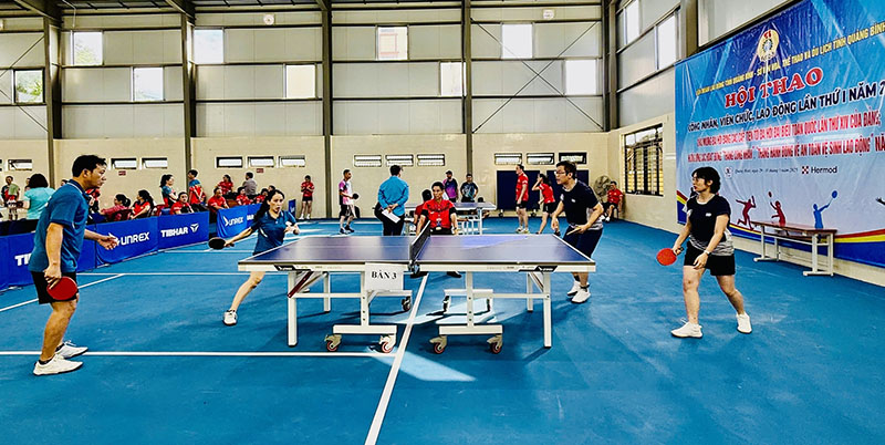 Các VĐV tranh tài ở bộ môn bóng bàn.