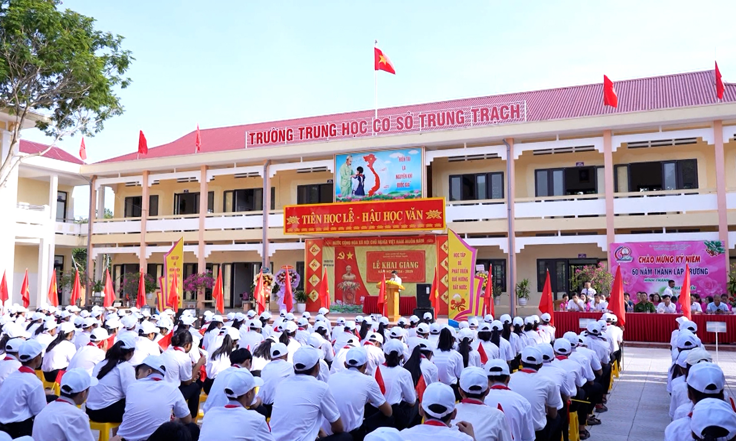 Ngành Giáo dục Quảng Bình: Sáng mãi ngọn lửa thi đua yêu nước