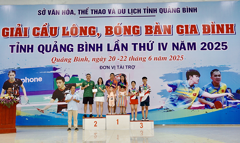 Bế mạc giải cầu lông, bóng bàn gia đình tỉnh Quảng Bình