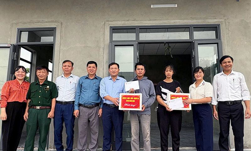 Chung tay xóa nhà tạm, nhà dột nát