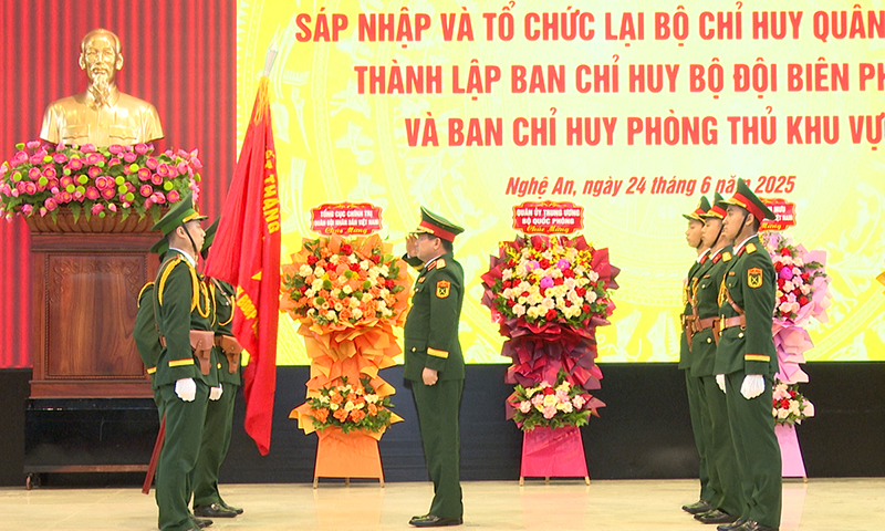 Quân khu 4: Công bố quyết định sáp nhập tổ chức quân sự địa phương