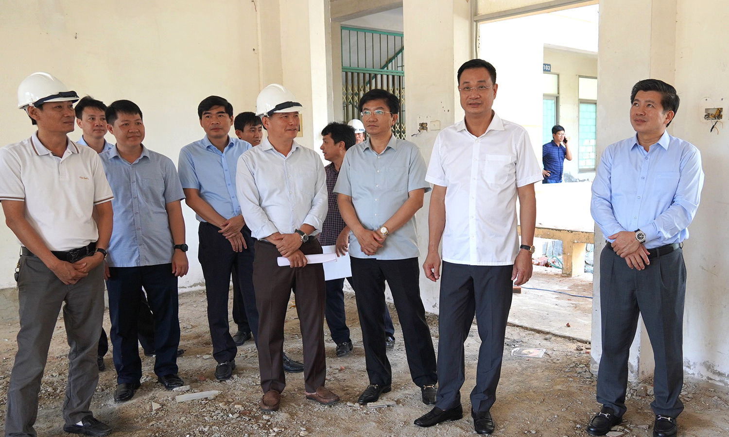 Đồng chí Bí thư Tỉnh ủy kiểm tra công tác chuẩn bị vận hành bộ máy chính quyền cấp xã mới