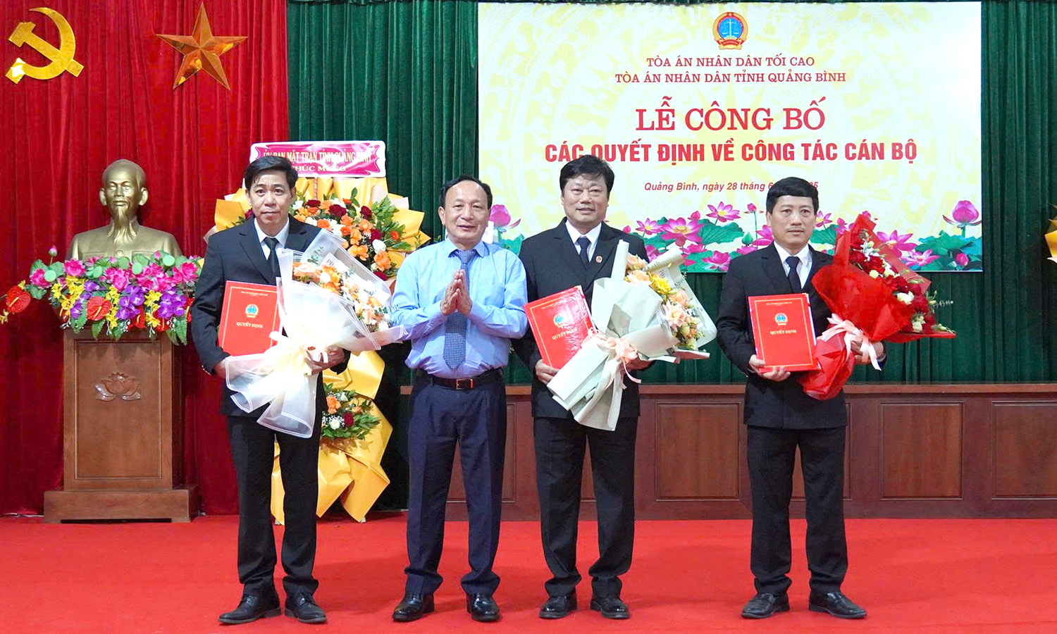 Trao quyết định bổ nhiệm Phó Chánh án Tòa án nhân dân tỉnh Quảng Trị mới