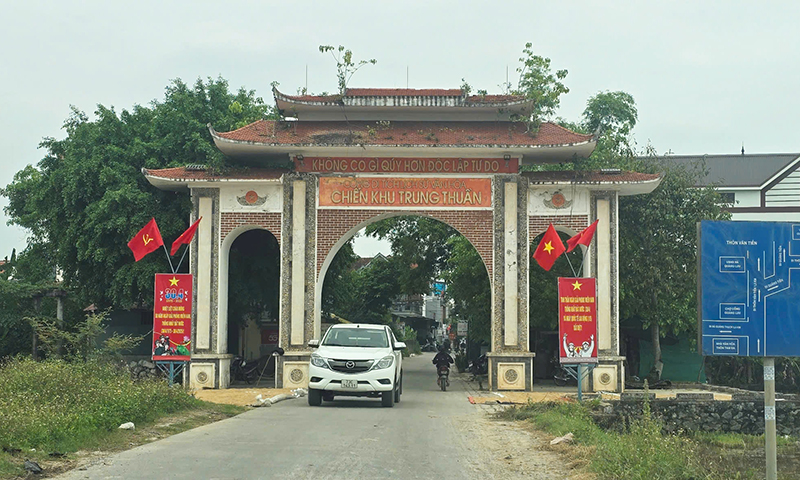 Cổng vào chiến khu Trung Thuần.