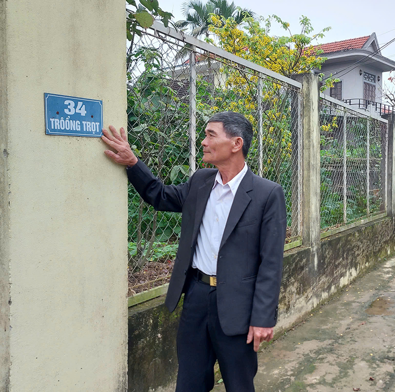 Nhà dân được gắn số thứ tự.