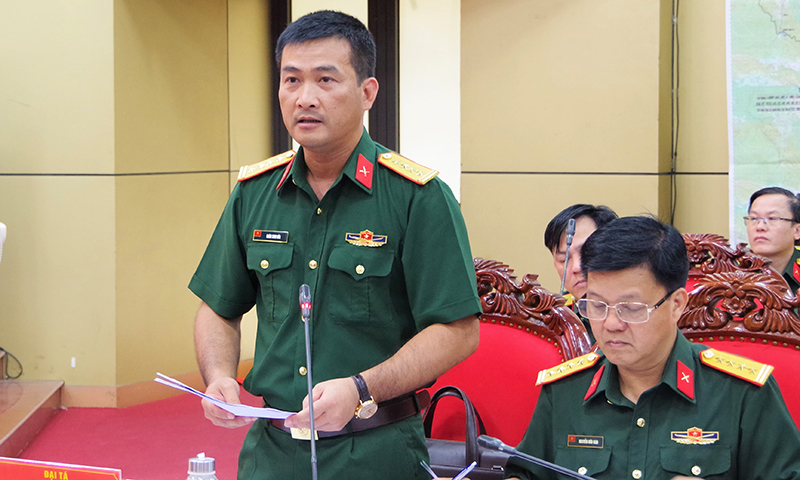 Đại tá Đoàn Sinh Hòa, Ủy viên Bban Thường vụ Tỉnh ủy, Chỉ huy trưởng Bộ CHQS tỉnh báo cáo tóm tắt kết quả công tác chuẩn bị.