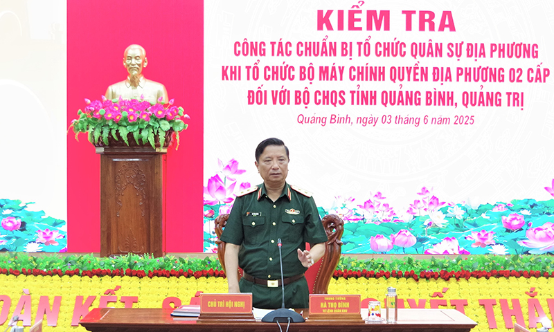 Đồng chí Trung tướng Hà Thọ Bình, Tư lệnh Quân khu 4 phát biểu kết luận tại buổi kiểm tra.
