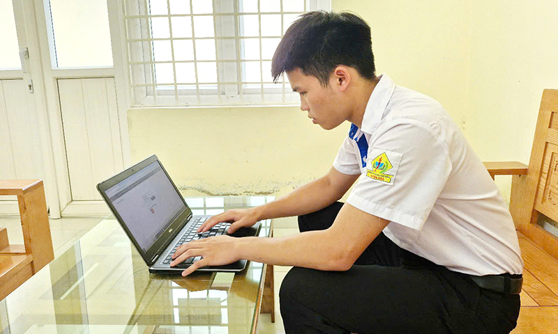 Nhờ chăm chỉ học tập, Phạm Huy Hoàng đã đạt giải nhất môn Tin học kỳ thi học sinh giỏi cấp tỉnh lớp 11, năm học 2024-2025.